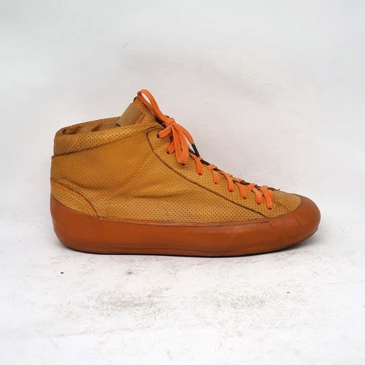 Orangefarbener Wildleder-High-Top