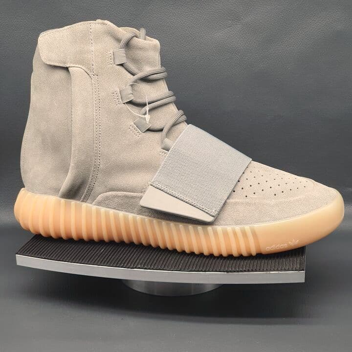 adidas Yeezy Boost 750 in Grau