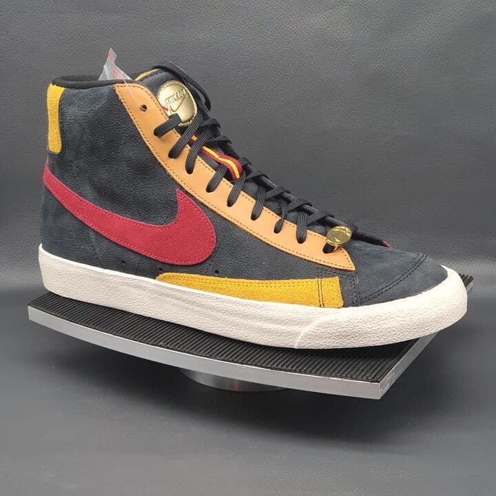 Nike Blazer Mid in Schwarz, Gelb und Rot