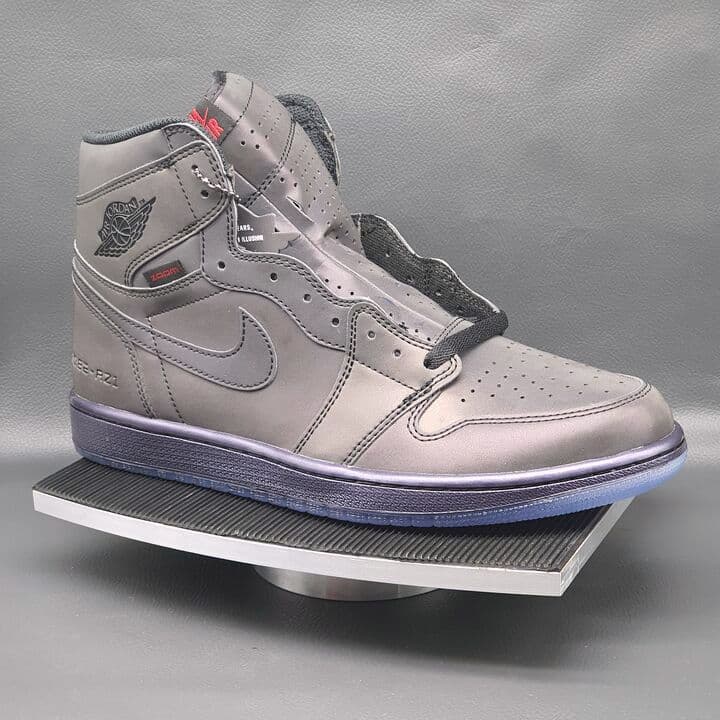 Air Jordan 1 in Metallic-Grau