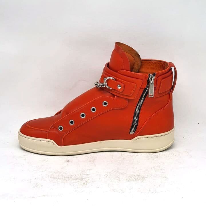 Roter Leder-Sneaker mit Reißverschluss