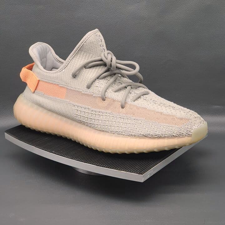 adidas Yeezy Boost 350 V2 in Grau und Orange