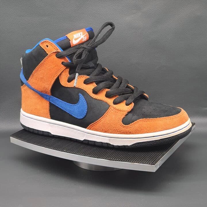 Nike Dunk High in Orange und Blau