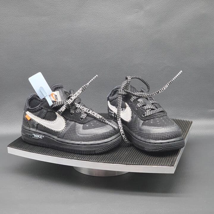 Off-White x Nike Air Presto in Schwarz