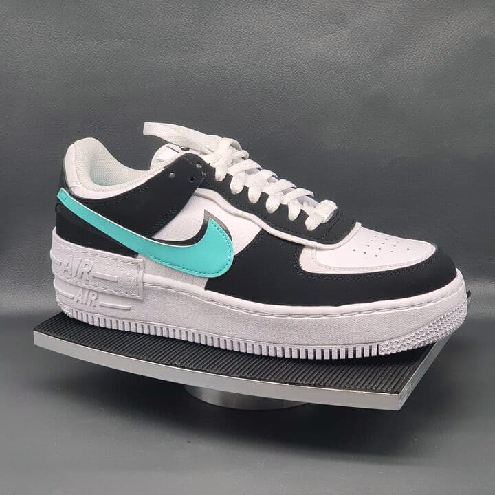 Nike Air Force 1 Shadow in Weiß und Türkis