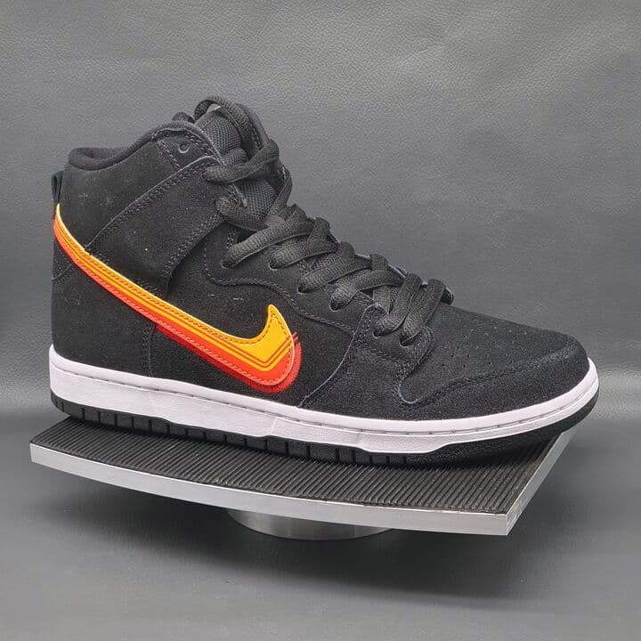 Nike Dunk High in Schwarz mit Farbverlauf